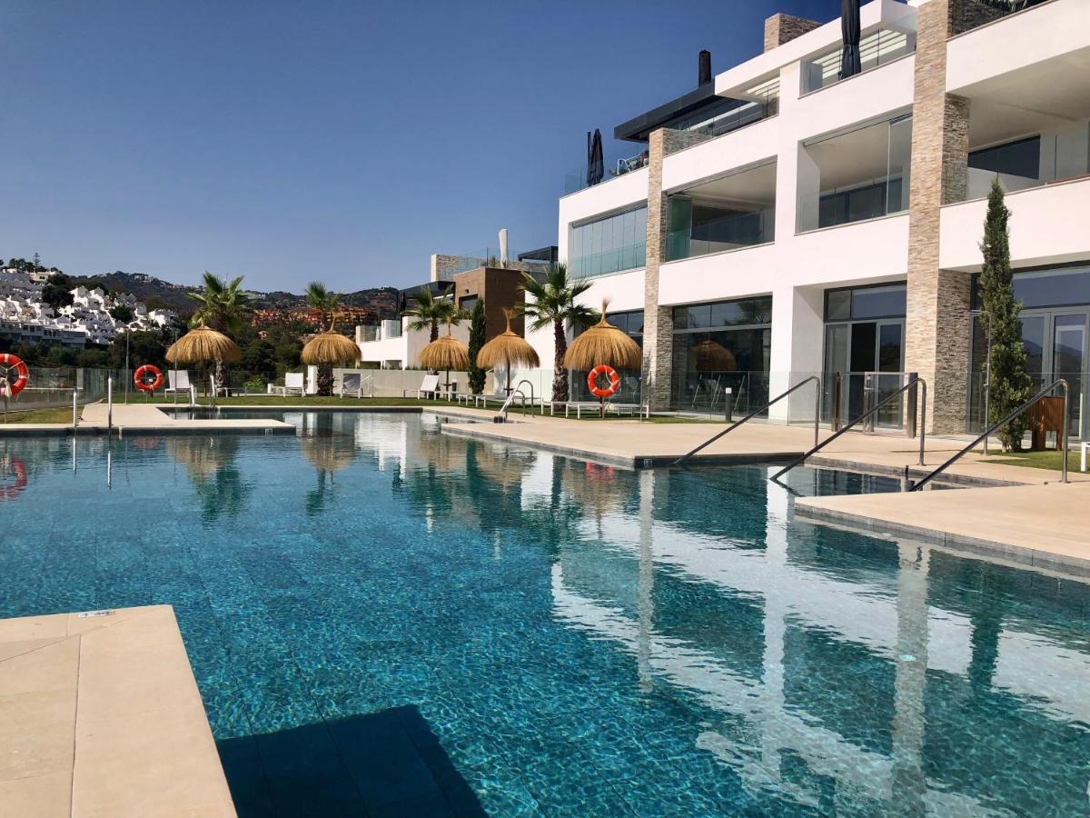 Modern Apartment In Front Of Cabopino Golf Marbella Buitenkant foto