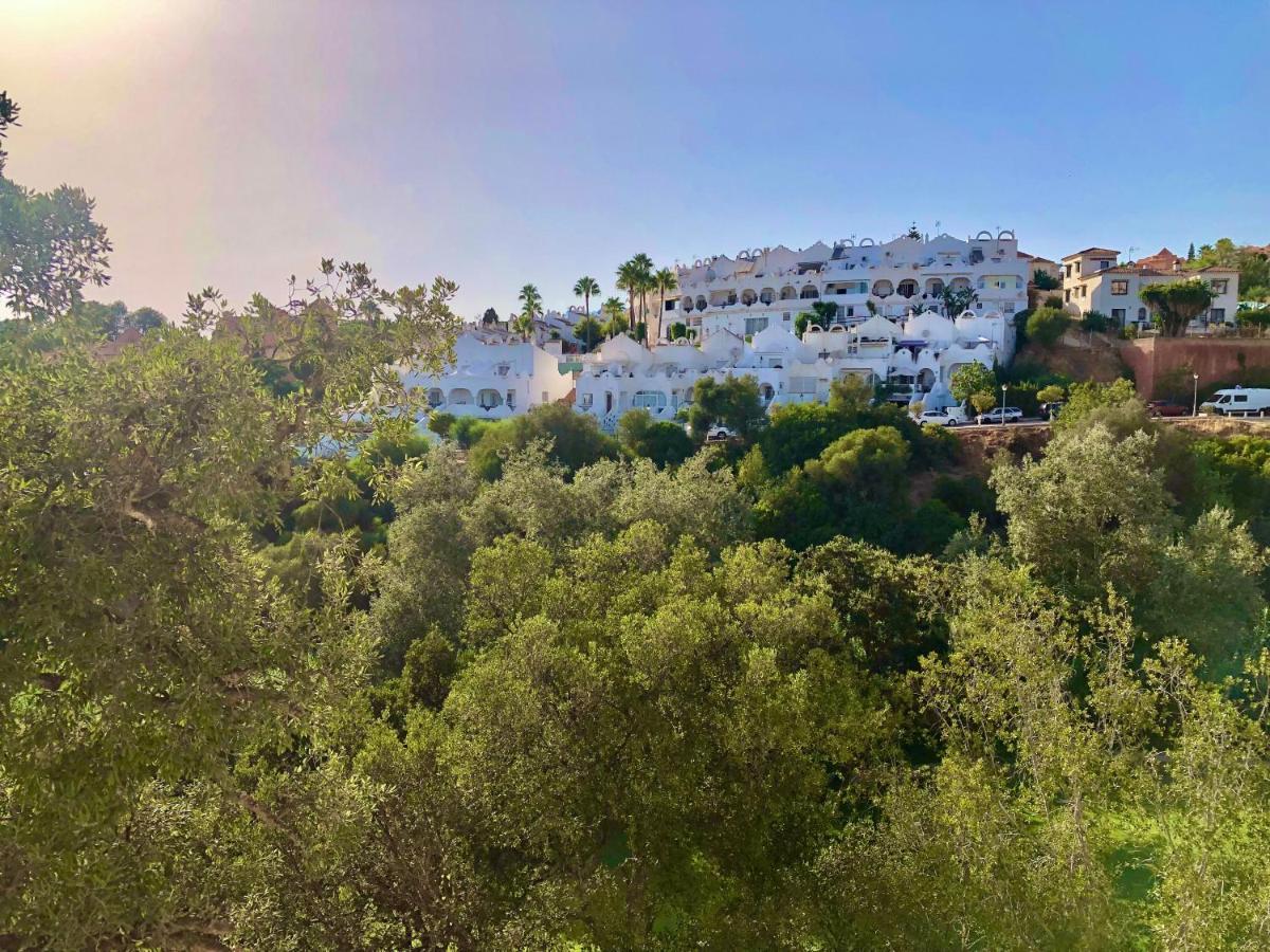 Modern Apartment In Front Of Cabopino Golf Marbella Buitenkant foto